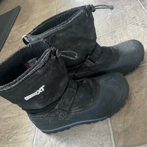 Unisex Winter Boots- Men’s Size 7/Women’s Size 9